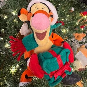 Disney Tigger Mini Plush Bag Holiday Ornament Santa Hat Green Scarf With Present